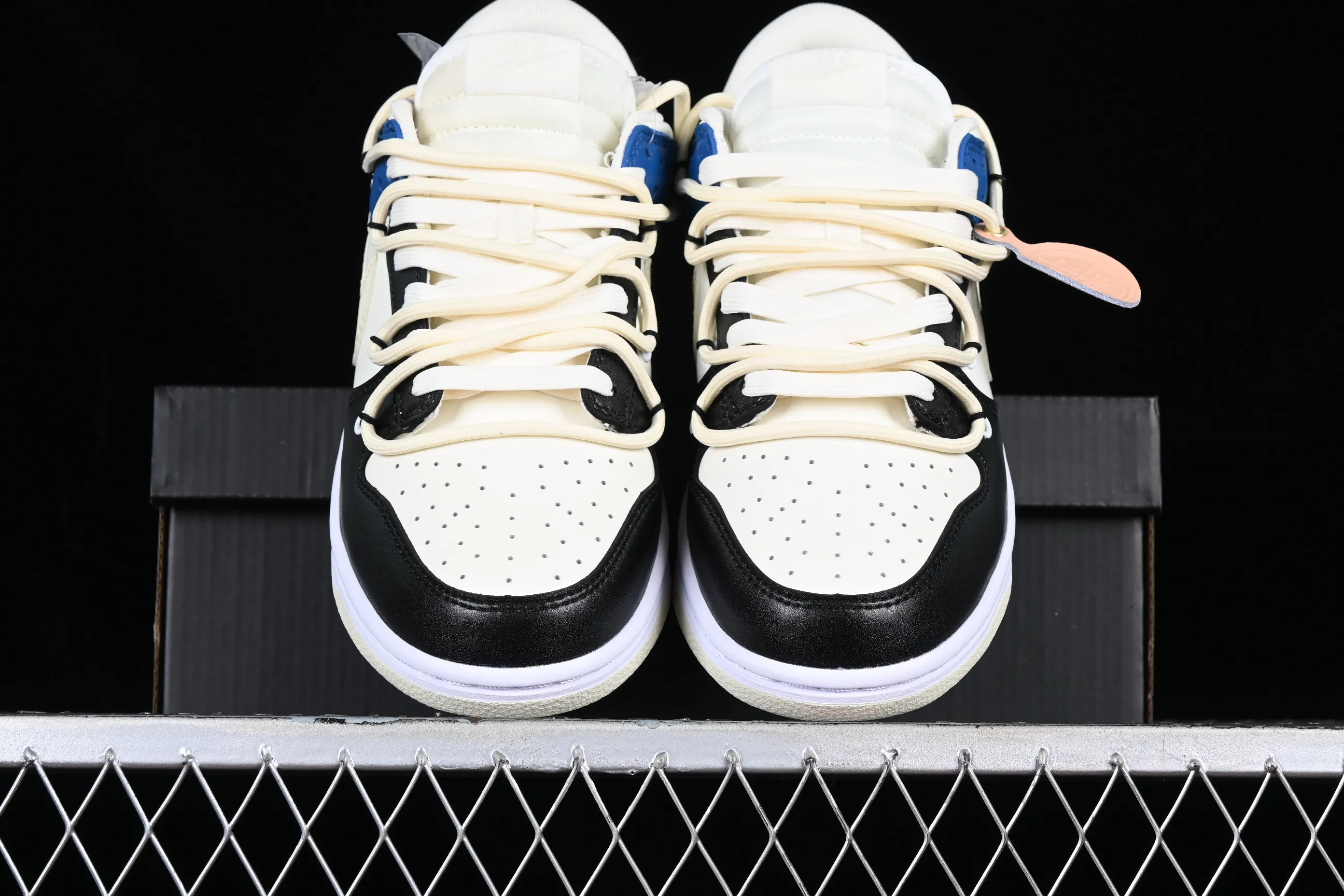 All categories Nk SB Dunk series Nk SB Dunk Low low-top sneakers Nk Dunk Low Retro Vibe customized version of deconstructed strap casual sneakers DJ6188-100